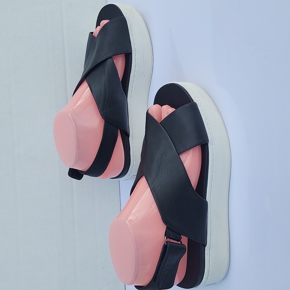 Vince Weslan Leather Women Black and White Slingback Platform Sandals 7.5M